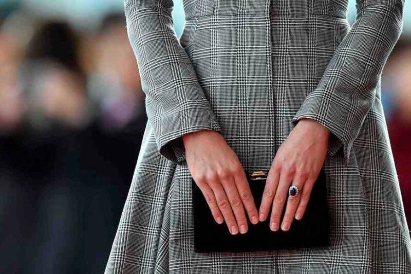 A Detailed Description Of Princess Diana’s Engagement Ring –