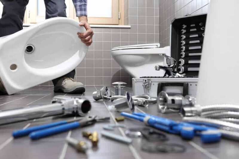 Toilet Troubles? 8 Signs You Need a Plumbing Contractor in Jacksonville, NC –